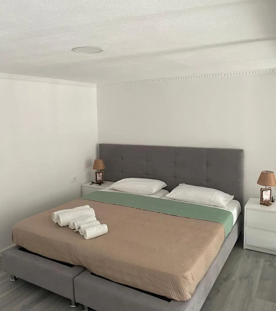 Kris Apart-Hotel Golem  Albanie
